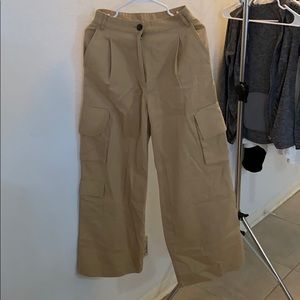 Wide leg pants with oversized pockets